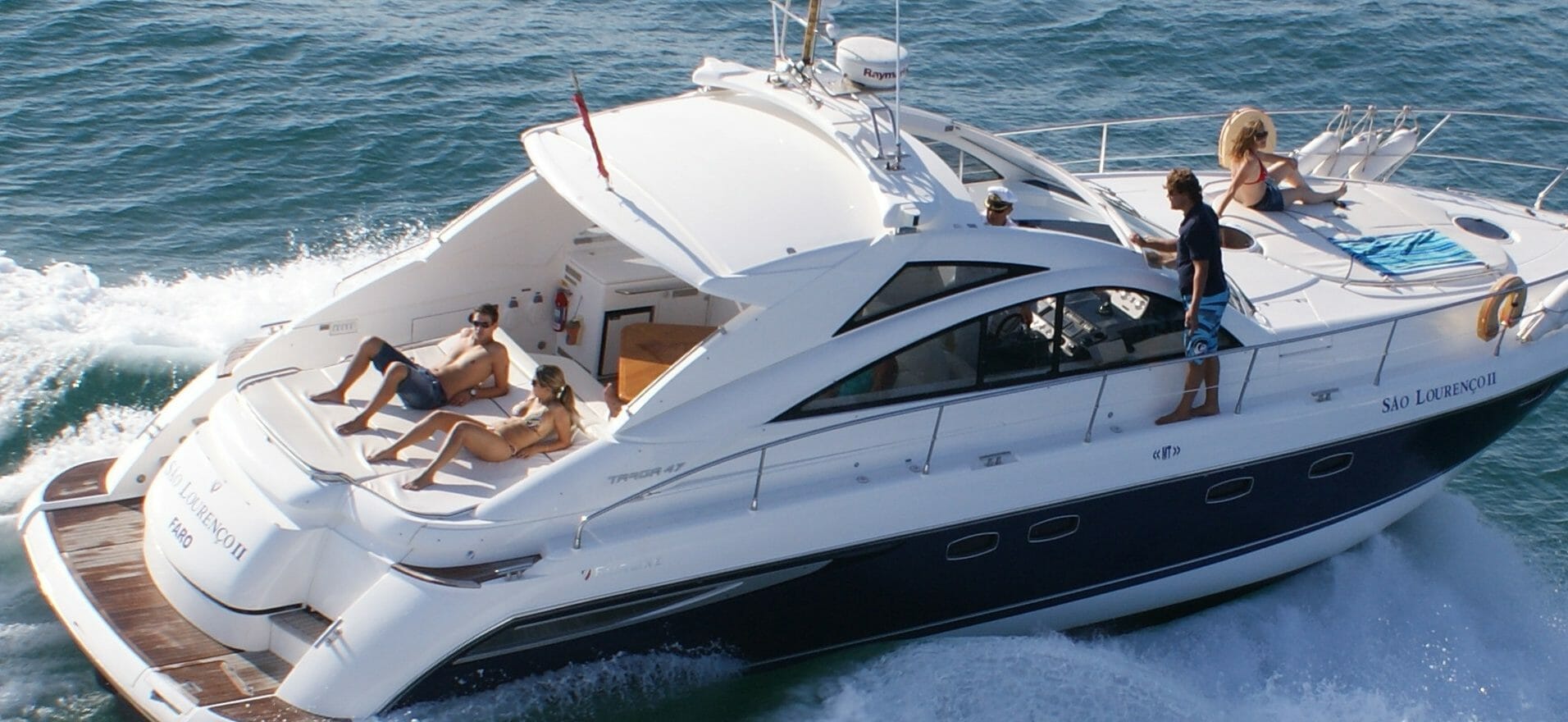 viamoura-luxury-boat-charter-Fairline-targa-47-1-1912x880